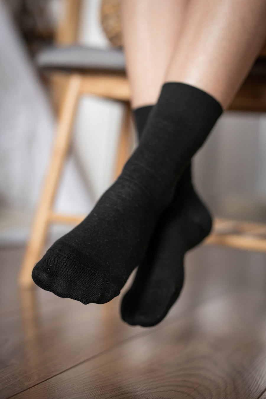 https://barefootshoesaustralia.com.au/cdn/shop/products/belenka-socks-crew-black5_900x.jpg?v=1631877893